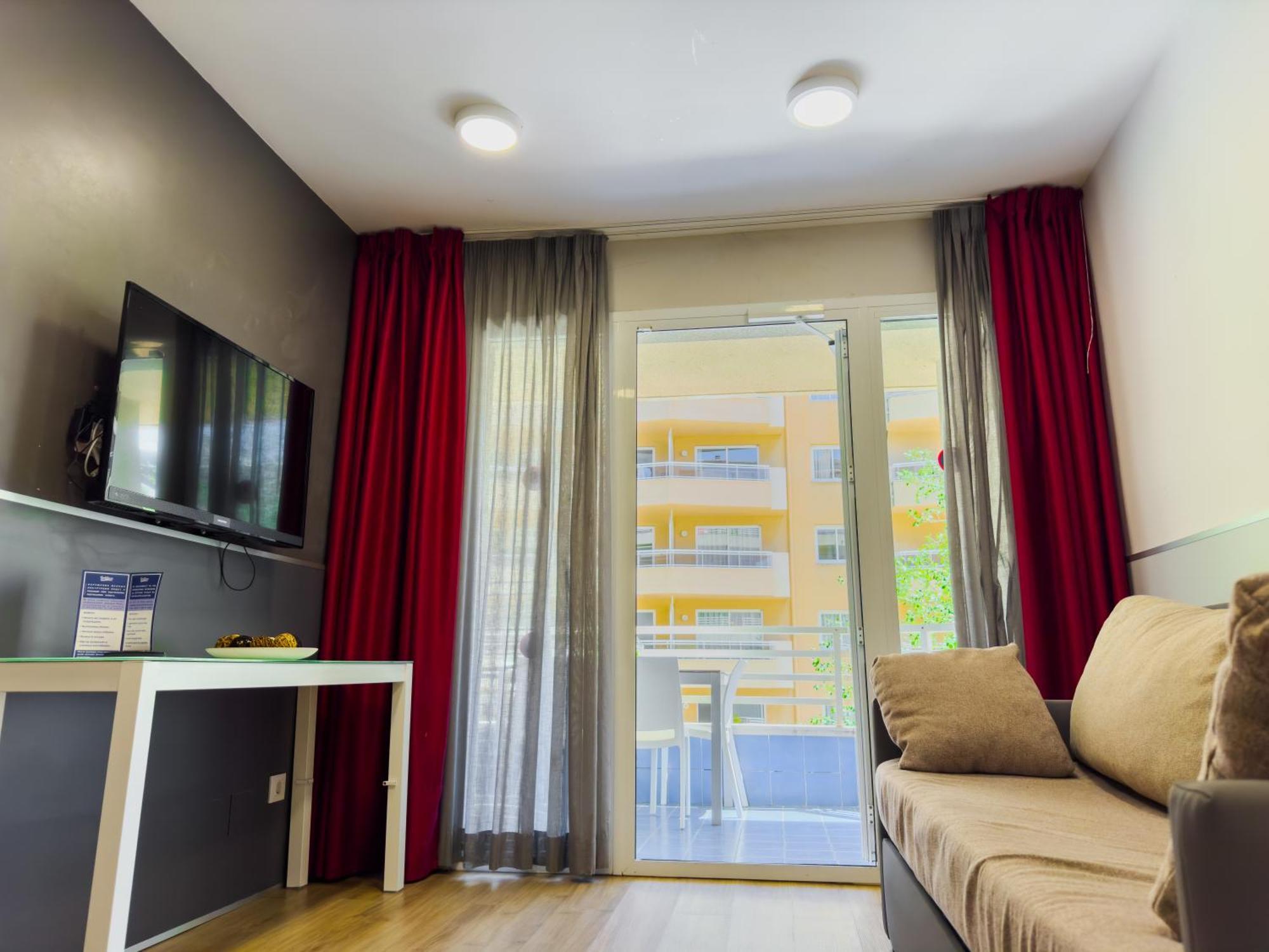 Rentalmar Zahara Family Suites Salou Exterior foto