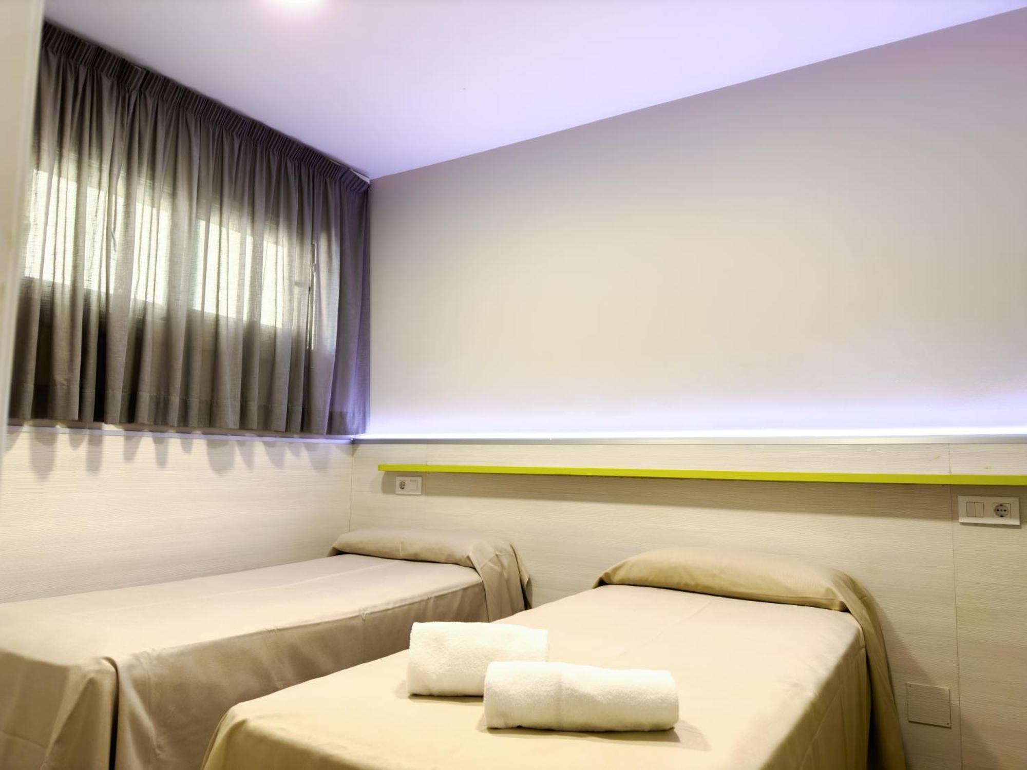 Rentalmar Zahara Family Suites Salou Exterior foto