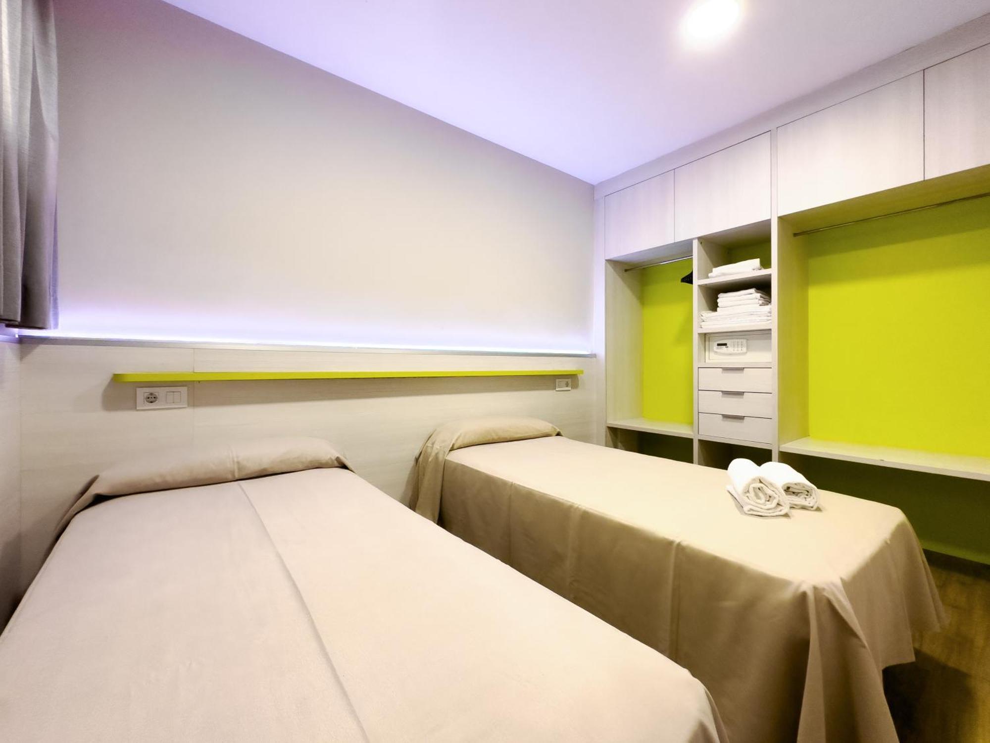Rentalmar Zahara Family Suites Salou Exterior foto